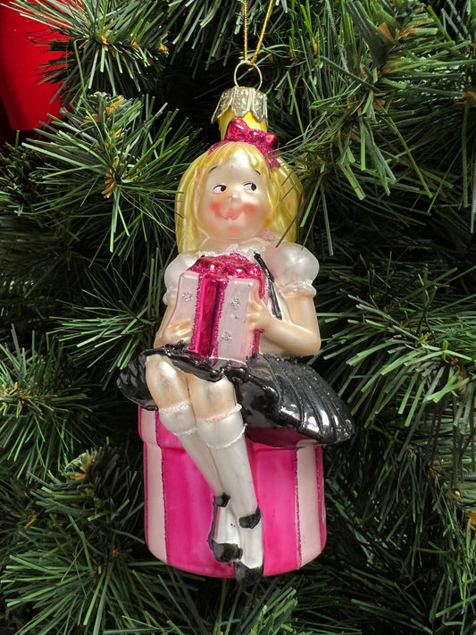 Eloise At The Plaza Glass Ornament