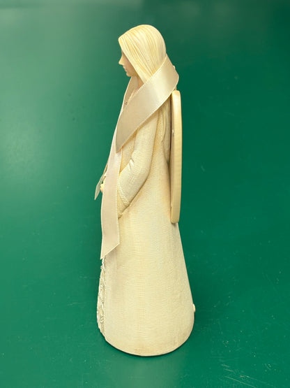 Angel w/ Heart Figurine