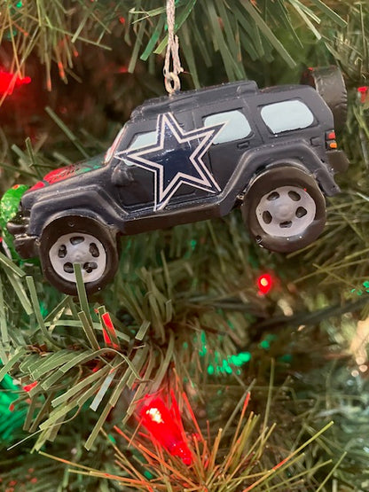 Cowboys Jeep With Wreath Ornament