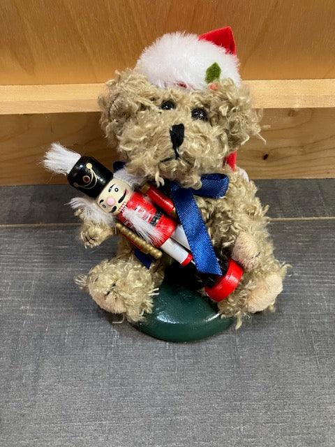 Bear w Nutcracker