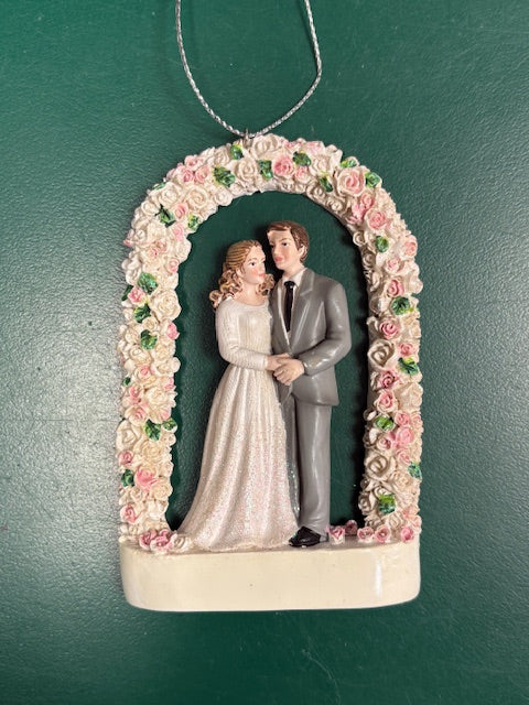 Wedding Couple with Arch Ornament